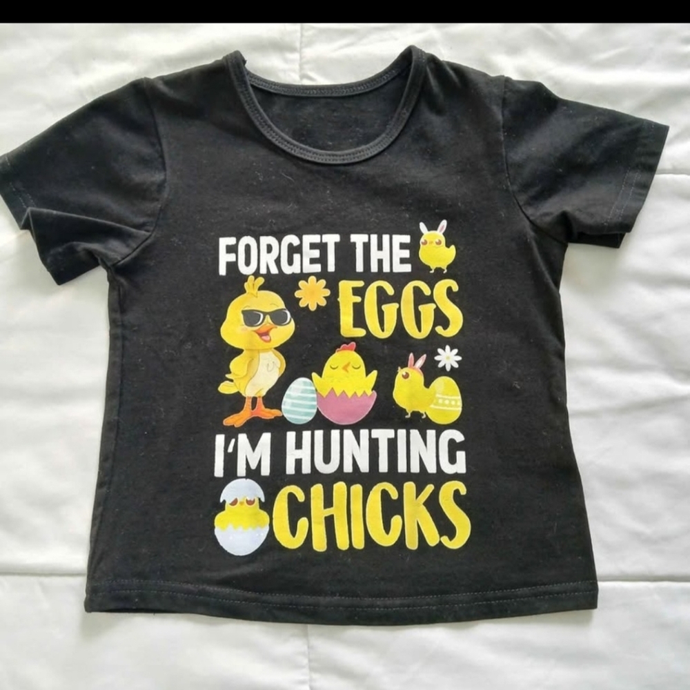 Black Kids' Graphic Tee - Playful Yellow Chick Design
